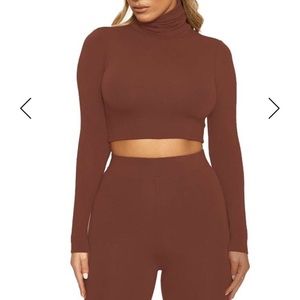The nw turtleneck crop
